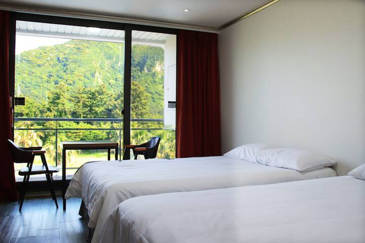 Room 17 of 38