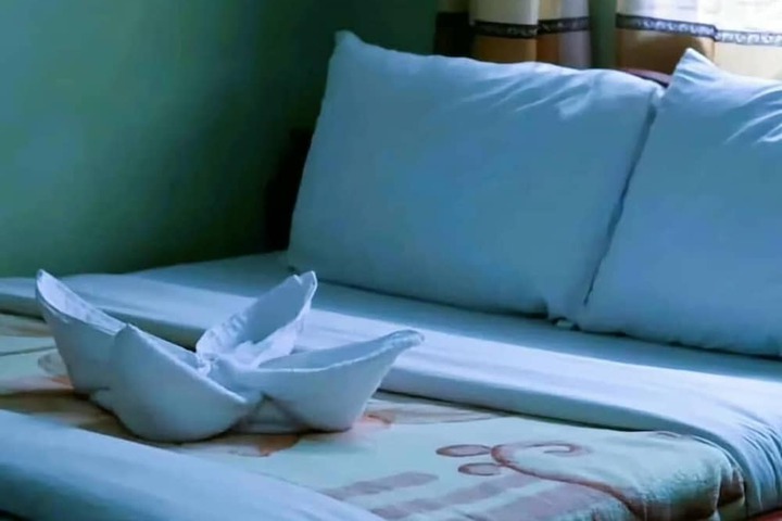 Room 4 of 11