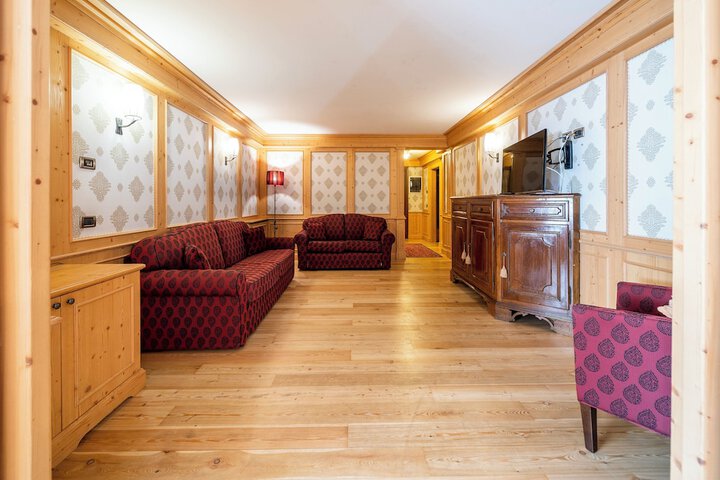 Room 10 of 73