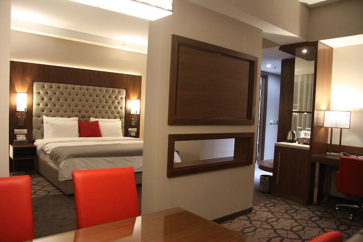 Room 8 of 60