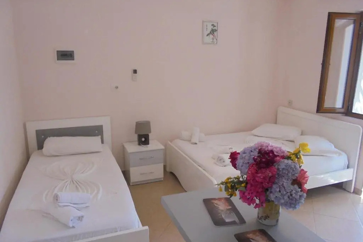 Room 5 of 20