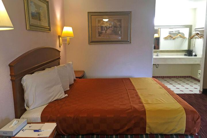 1 King Bed (3 of 5)
