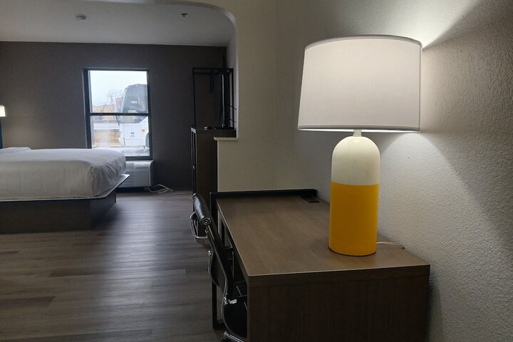 1 King Bed (11 of 21)