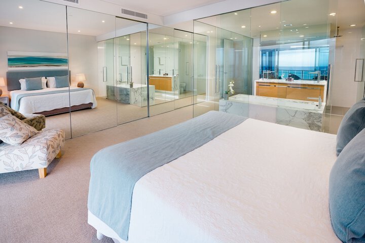 Room 5 of 103