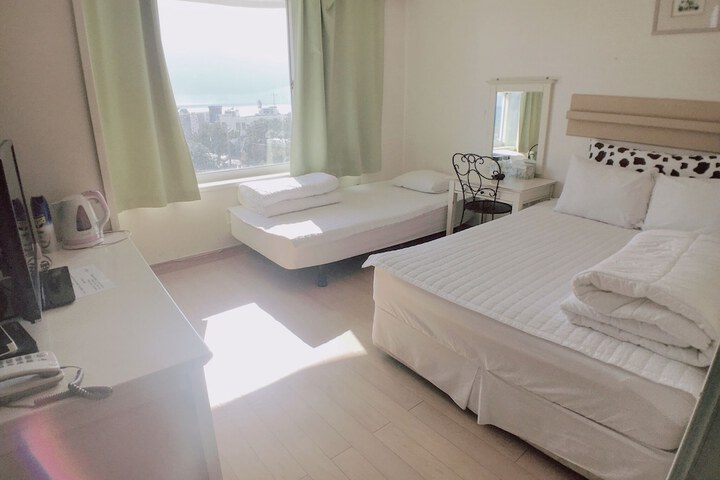 Room 9 of 38