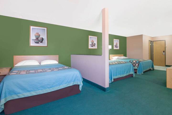 Room 9 of 15