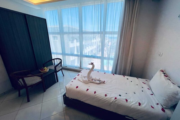 Room 6 of 27