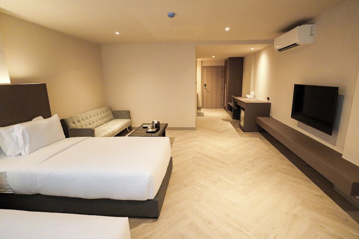 Room 42 of 103