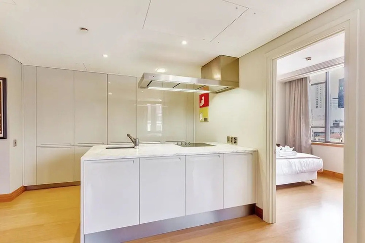 Room 2 of 8