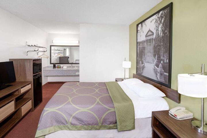 1 King Bed (10 of 12)