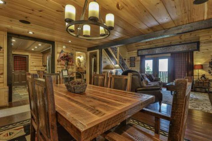 Majestic Hideaway in Ellijay, GA