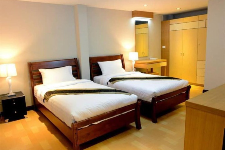 Room 7 of 18