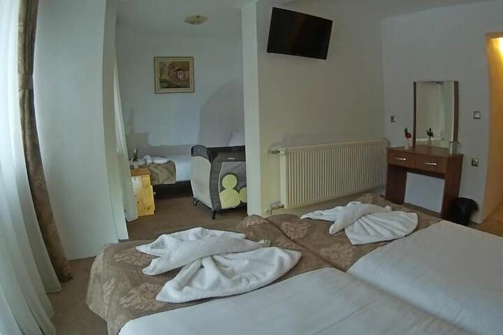 Room 7 of 37
