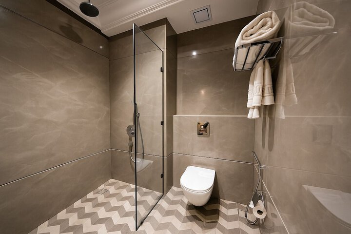 Room 42 of 61