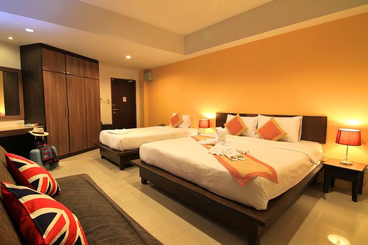 Room 10 of 27