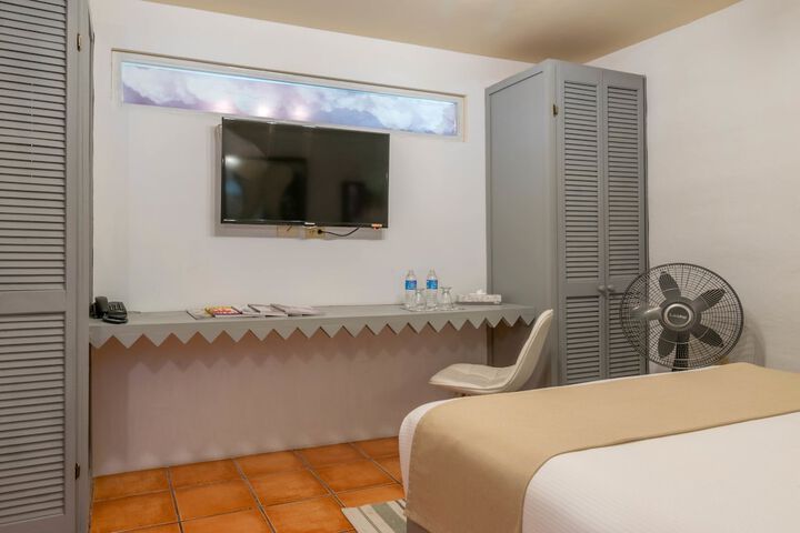 Room 4 of 28