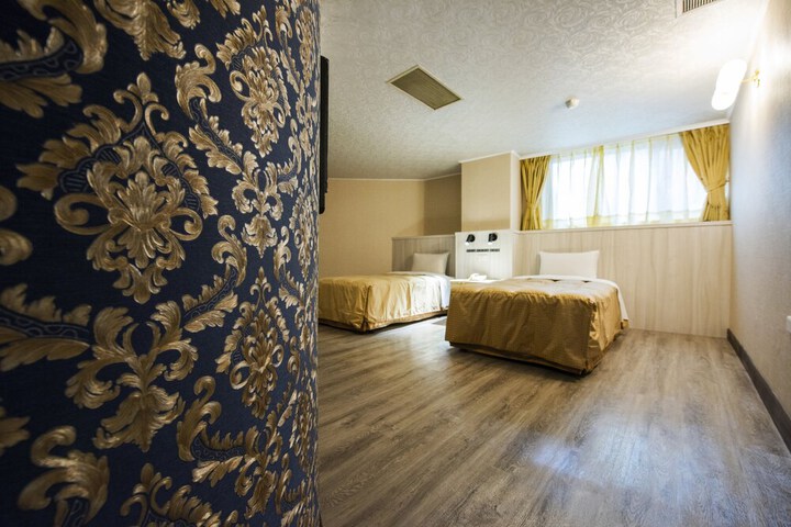Room 22 of 80