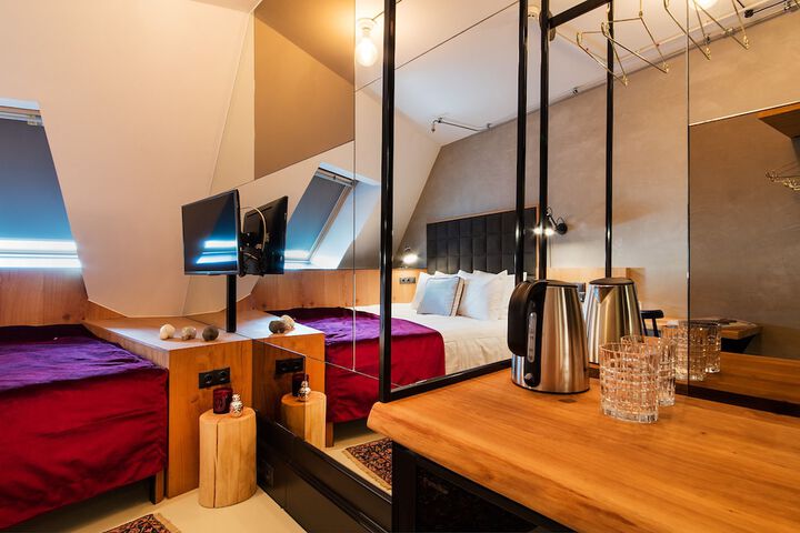Room 16 of 112