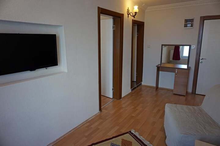 Room 13 of 35