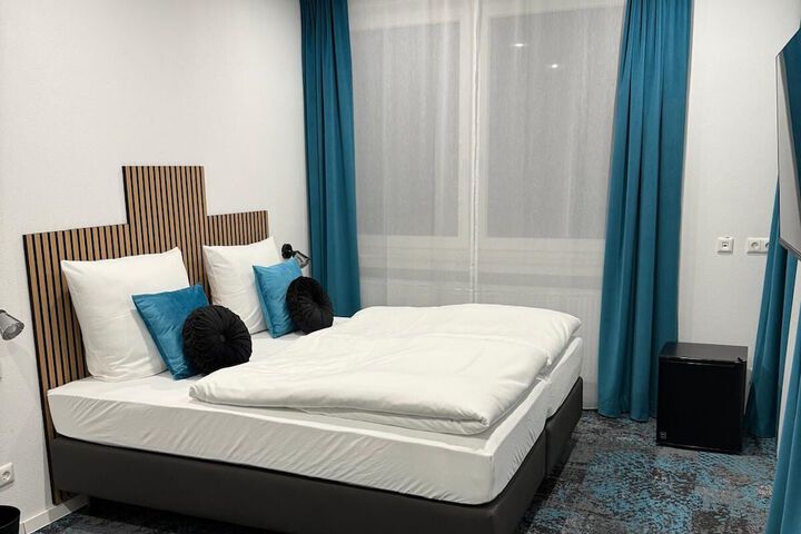 Room 5 of 6