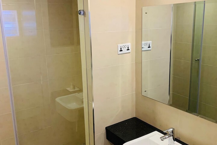 Room 17 of 43