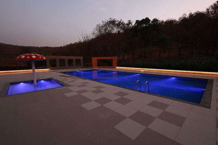 Pool 31 of 77