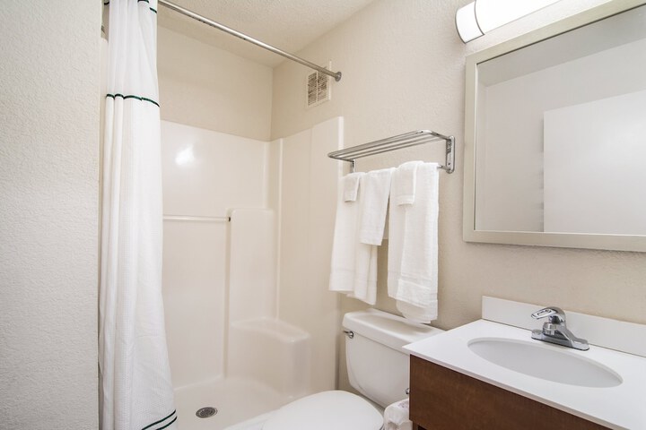 Efficiency Queen Bed (5 of 15)
