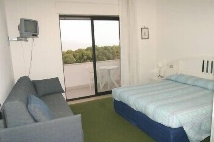 Room 12 of 33