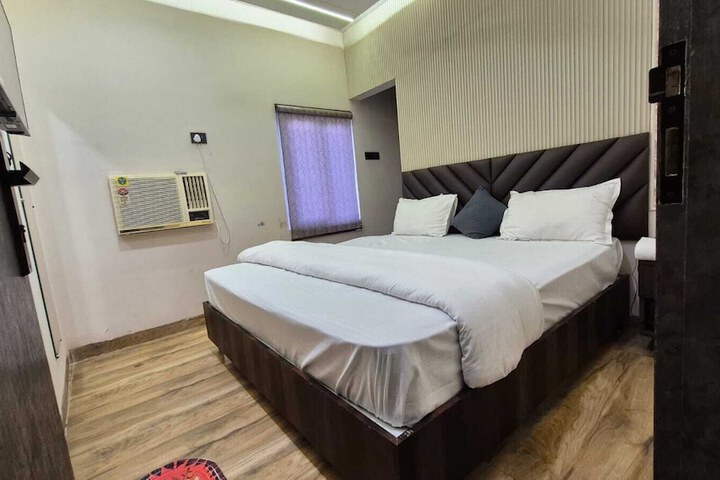 Room 4 of 10