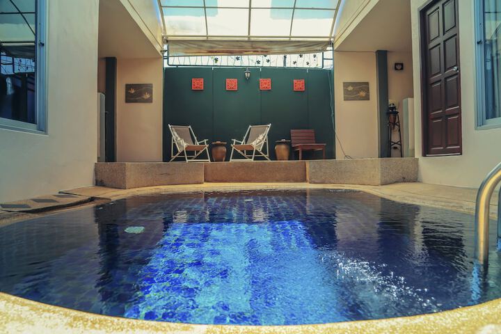Pools & Facilities