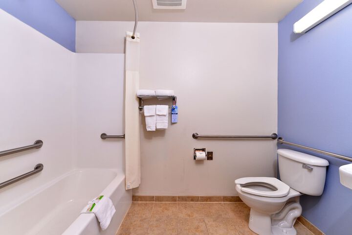 Room 17 of 41