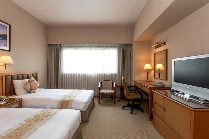 Room 17 of 33
