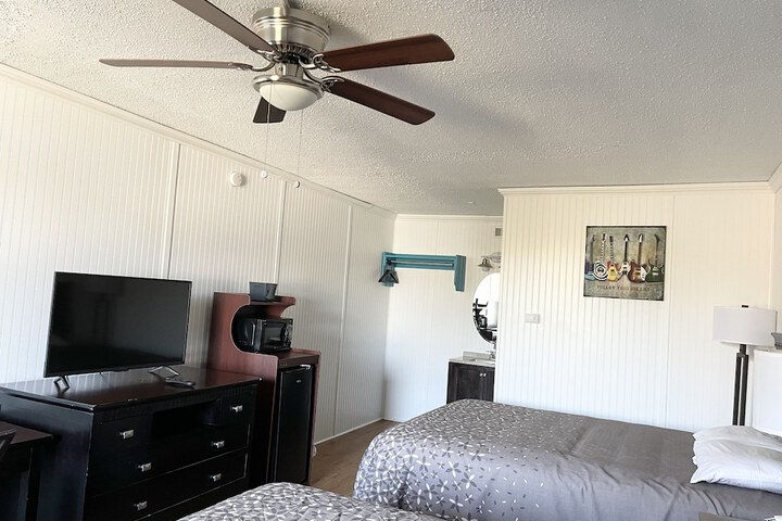 2 Queen Beds (4 of 10)