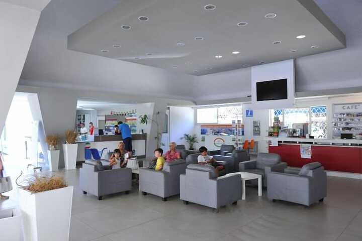 Entrance & Lobby