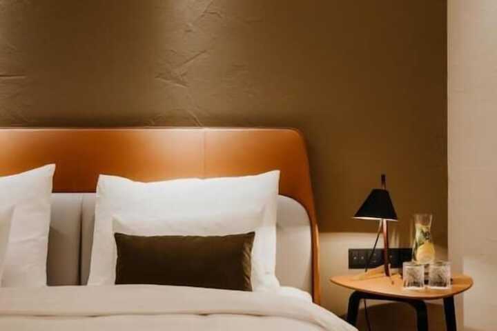 Room 28 of 70