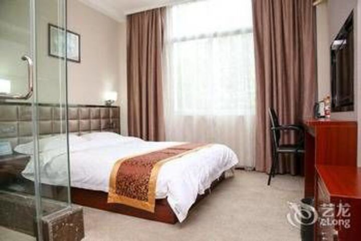 Room 5 of 13