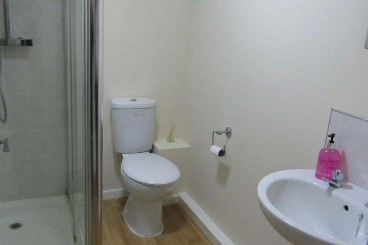 Room 7 of 12