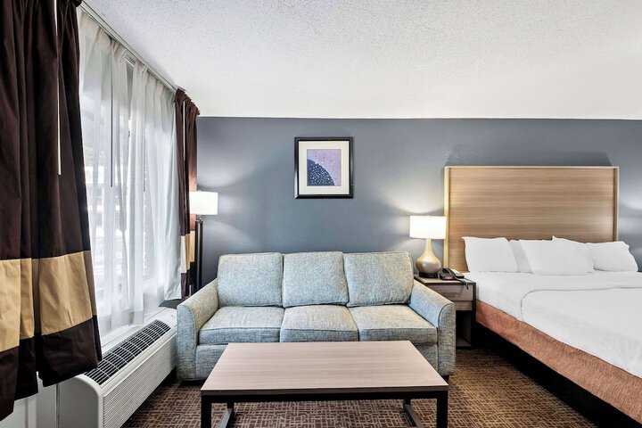 Suite 2 Double Beds Accessible (13 of 15)