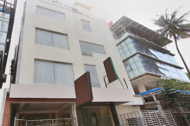 OYO 11137 Hotel Morgen Suites