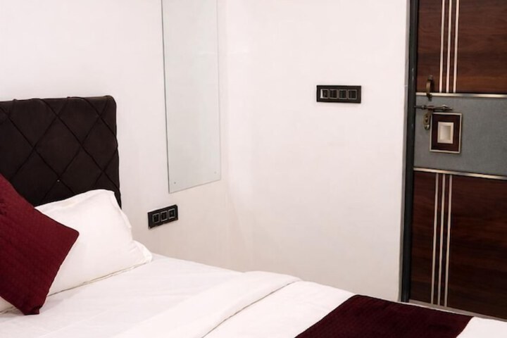 Room 19 of 38