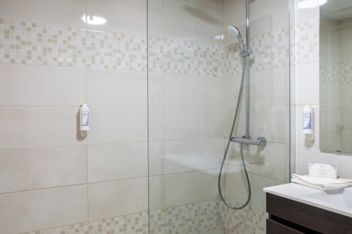 Room 8 of 28
