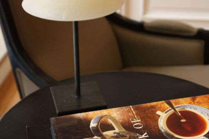 Lounge 30 of 42