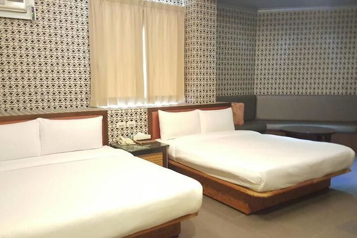 Room 7 of 14
