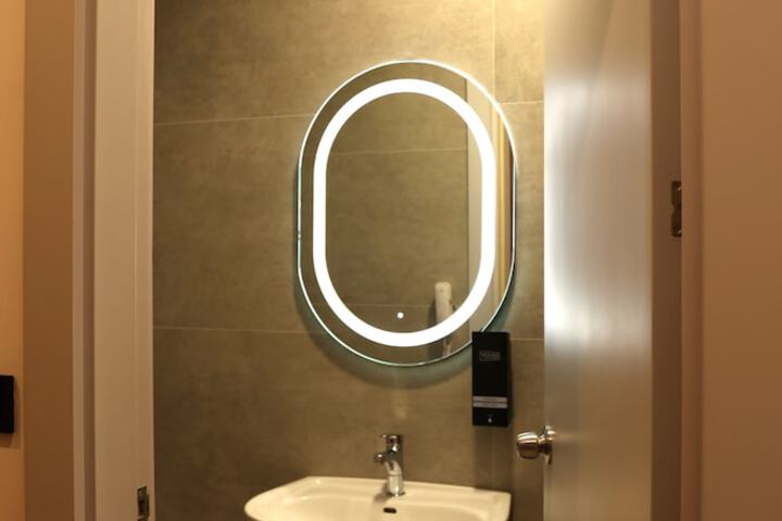 Room 18 of 108