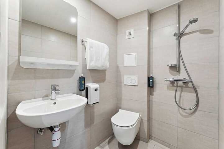 Room 20 of 28