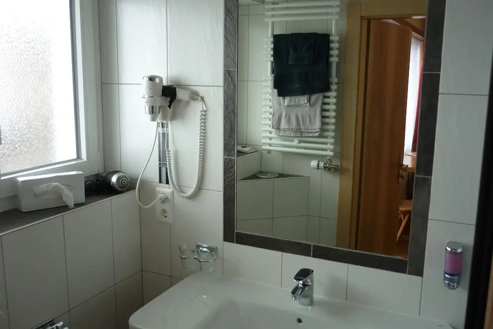 Room 8 of 35