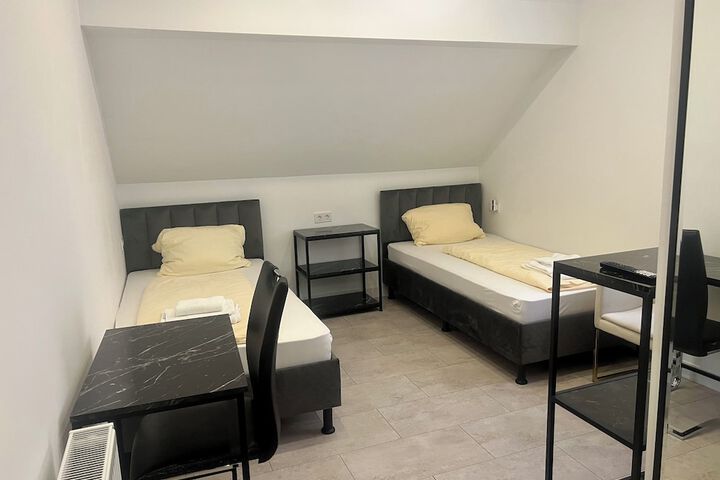 Room 4 of 35