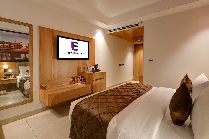 Room 15 of 36
