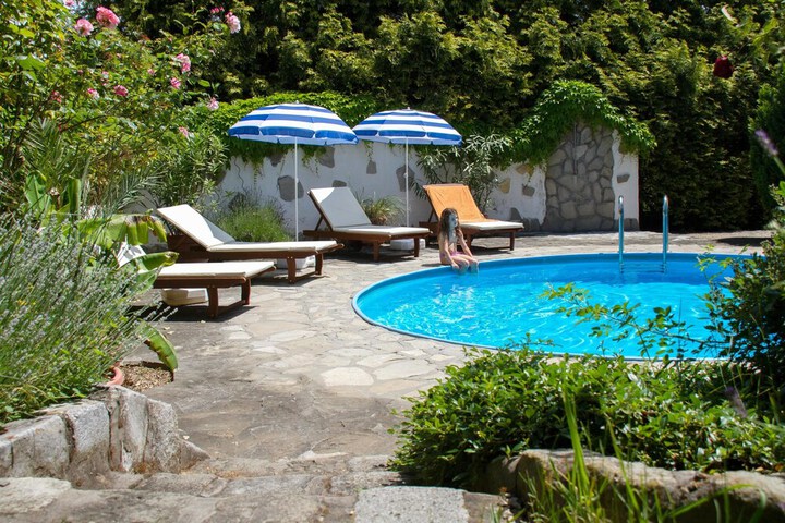 Pool 56 of 96