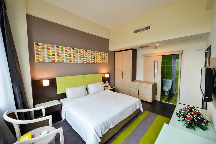 Room 8 of 36